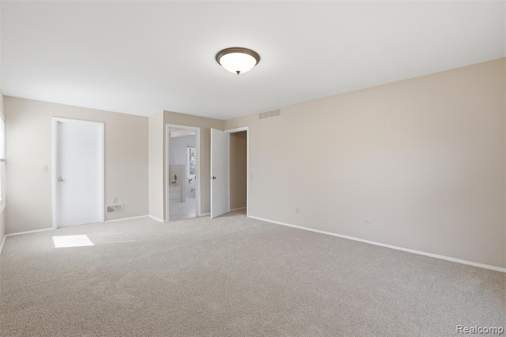 5972 Barnstable Court, West Bloomfield, MI — Photo 36