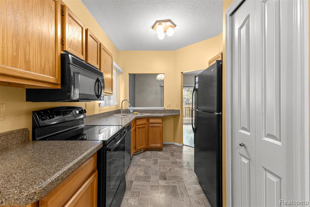 6546 Quail Run Circle, Westland, MI — Photo 15