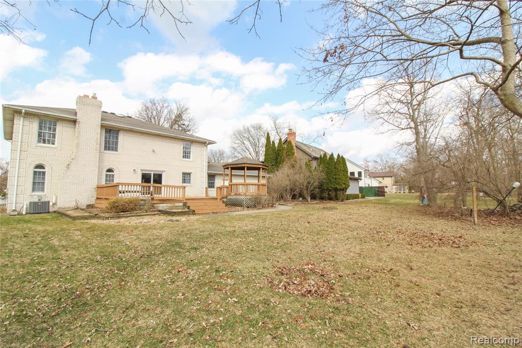 8121 Saint James Drive, Grosse Ile, MI 48138 — Photo 45