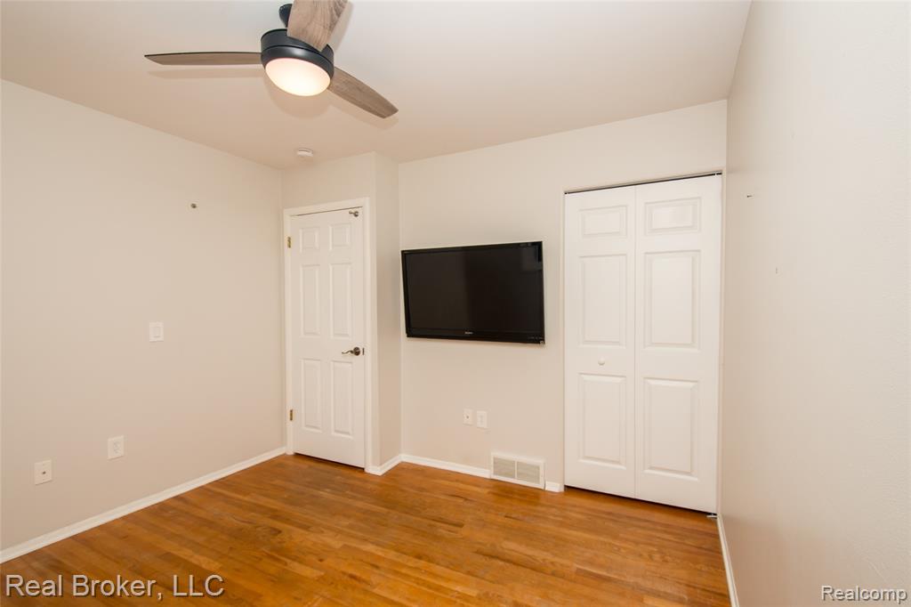 5103 Ridgetop Drive, Waterford, MI 48327 — Photo 18