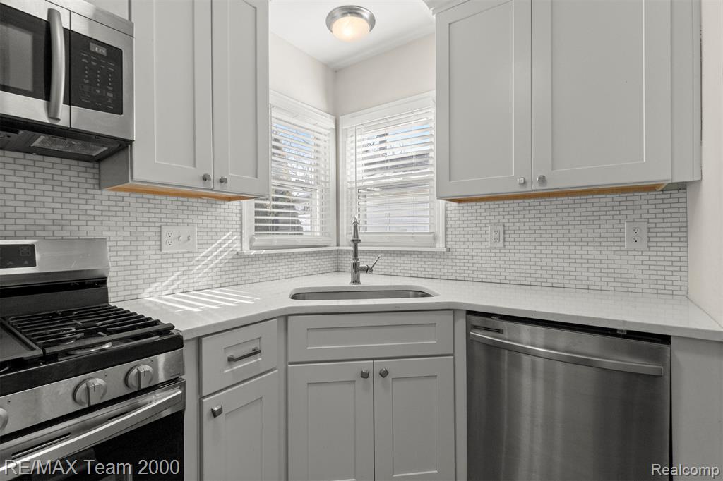 2076 Thomas Avenue, Berkley, MI 48072 — Photo 19