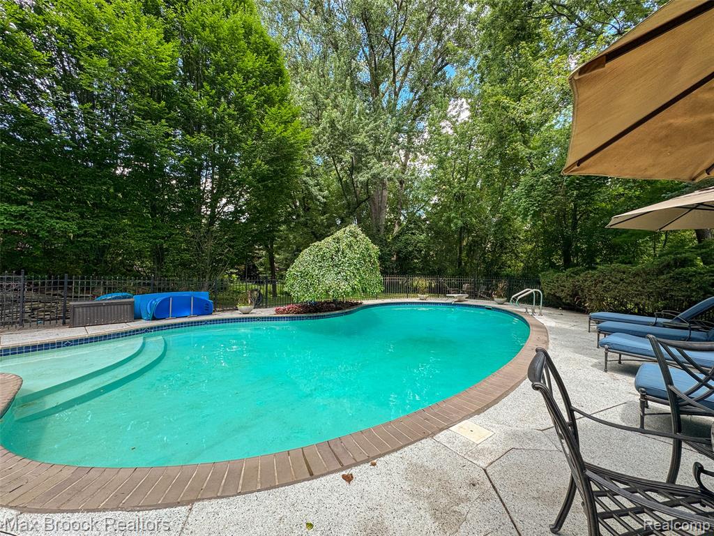 4695 Maura Lane, West Bloomfield, MI 48323 — Photo 14