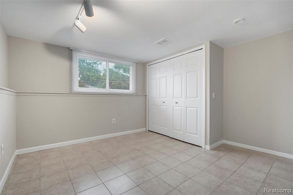 890 Darwin Place Court, Rochester Hills, MI 48307 — Photo 19