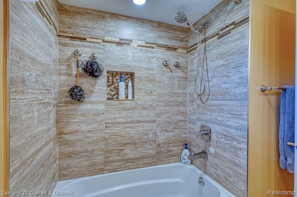 8943 ROSLYN Street, Livonia, MI 48150 — Photo 14