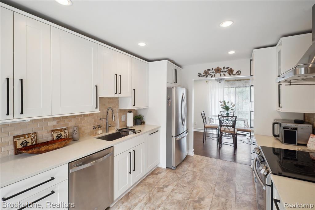 5195 Richard Run, West Bloomfield, MI — Photo 18