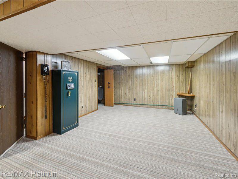 2338 ROSELAWN Street, Wolverine Lake, MI 48390 — Photo 14