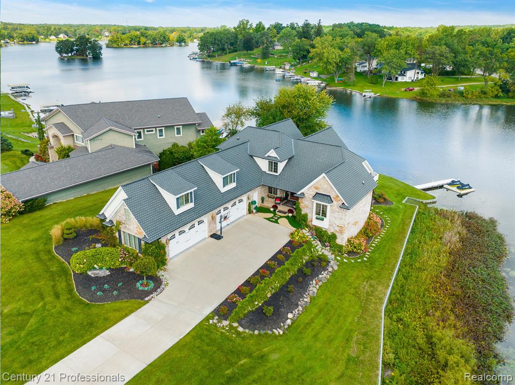 9916 King Road, Davisburg, MI 48350 — front exterior