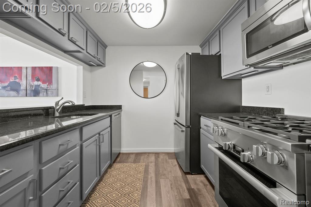 250 E HARBORTOWN Drive, 1405, Detroit, MI 48207 — Photo 10