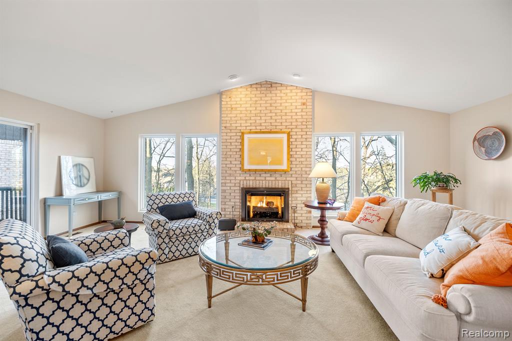 4237 SAWGRASS Drive, Bloomfield Hills, MI 48302 — Photo 2