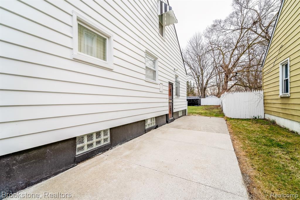 17228 Stout Street, Detroit, MI 48219 — Photo 44