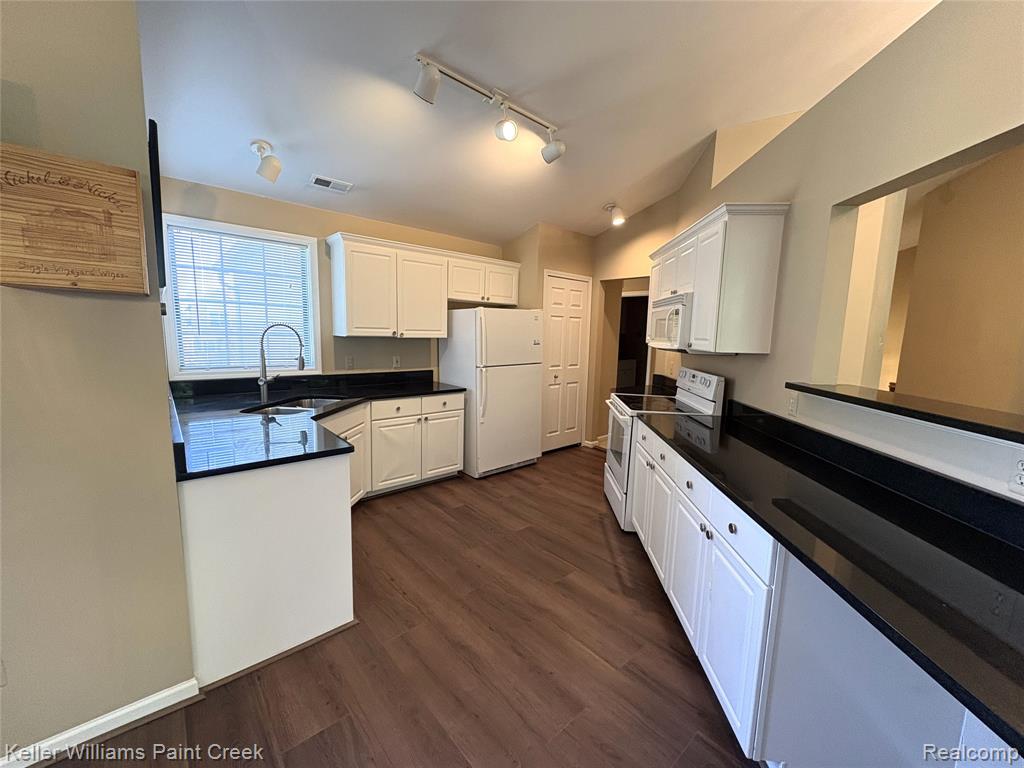 506 Newburne Pointe, Bloomfield Hills, MI 48304 — Photo 14