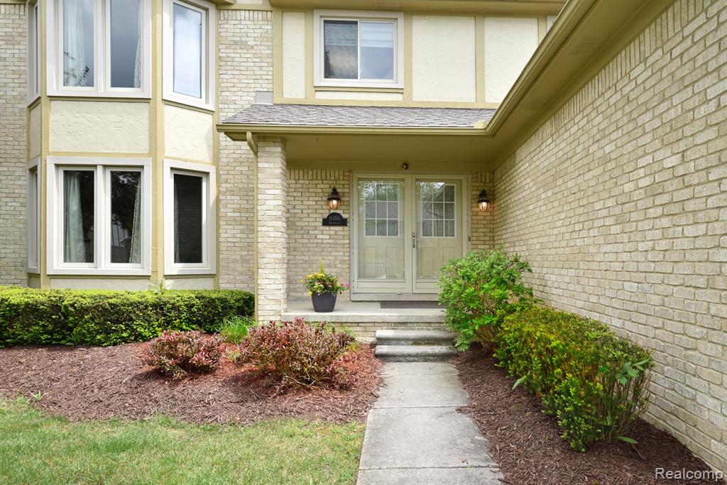 6186 Smithfield Drive, Troy, MI 48085 — Photo 2