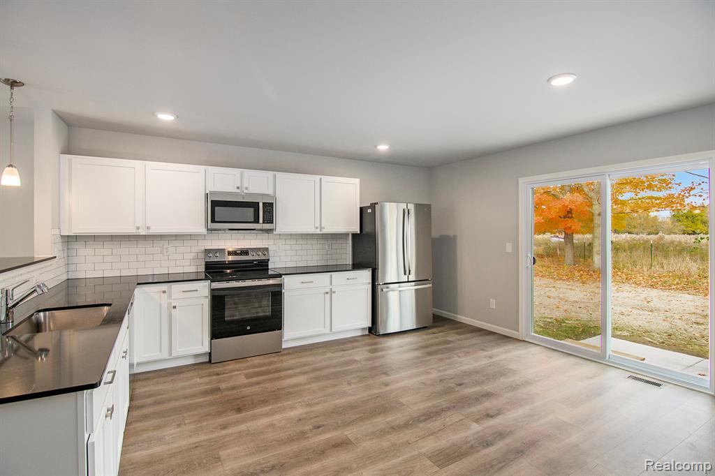 204 Kingsberry Drive, Blissfield, MI 49228 — Photo 6
