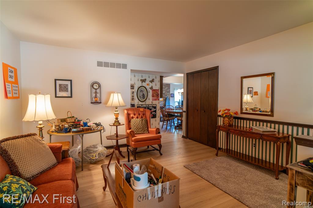 47798 CHRYS, Macomb, MI 48044 — Photo 15