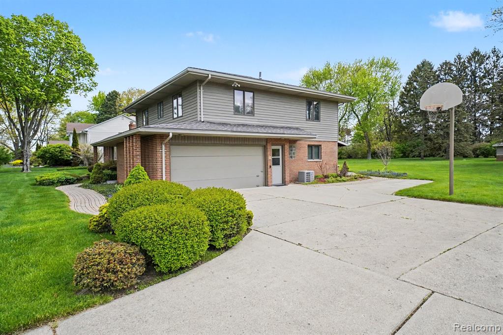 1226 Woodkrest Drive, Flint, MI 48532 — Photo 3