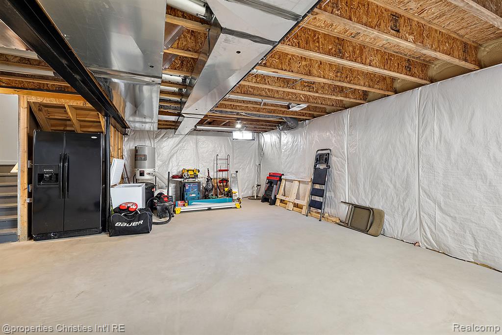 61171 SADDLECREEK Drive, South Lyon, MI 48178 — Photo 48