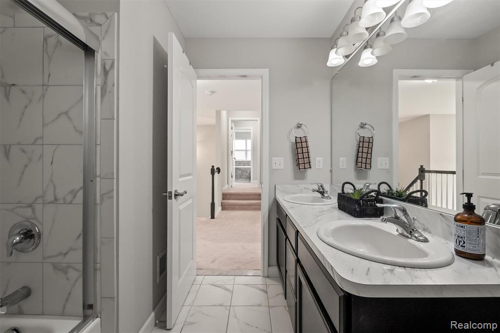4882 E Stonegate Circle, Lake Orion, MI — Photo 35