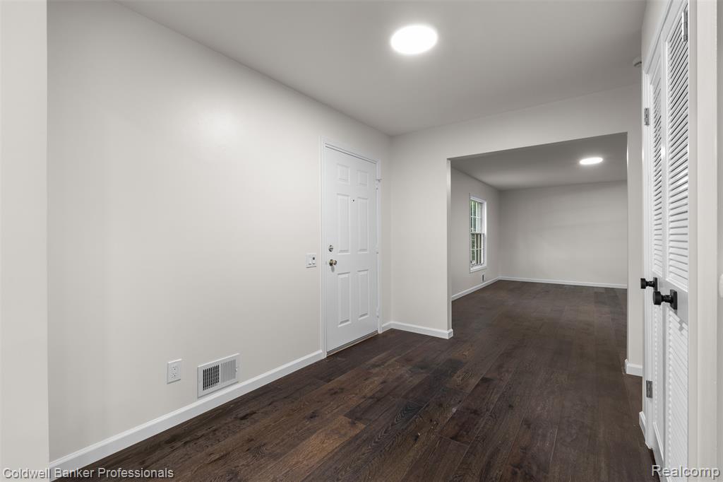 5890 Pinecroft Drive, West Bloomfield, MI — Photo 6