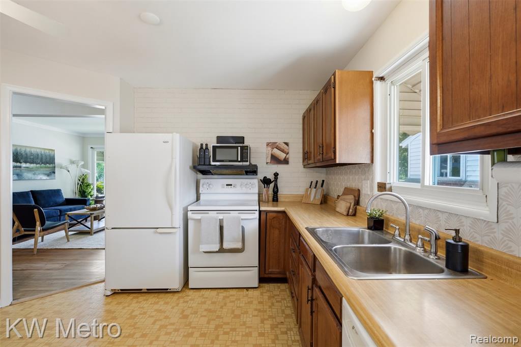 732 Hecht Drive, Madison Heights, MI 48071 — Photo 4