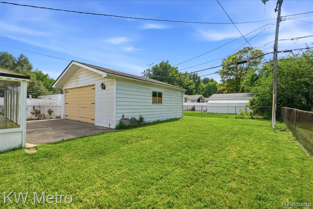 732 Hecht Drive, Madison Heights, MI 48071 — Photo 15