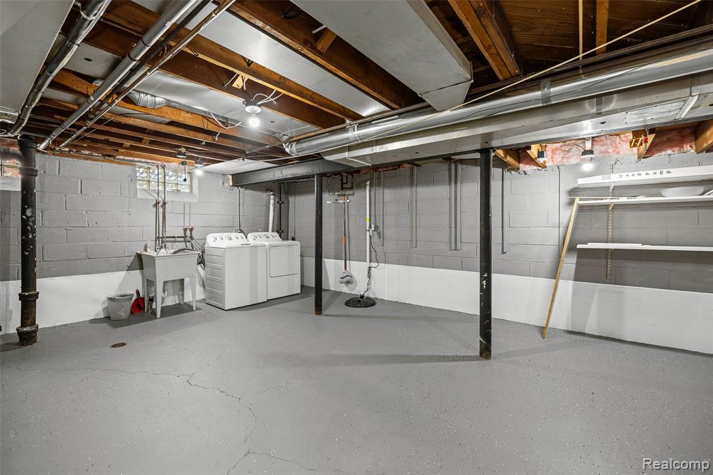 26021 Berkley Avenue, Huntington Woods, MI — Photo 30