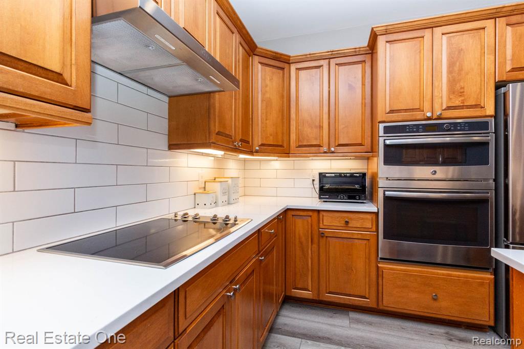 6536 Chatham Circle, Rochester Hills, MI 48306 — Photo 15