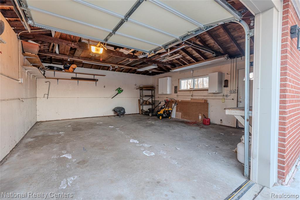 32653 Beacon Lane, Fraser, MI 48026 — Photo 21