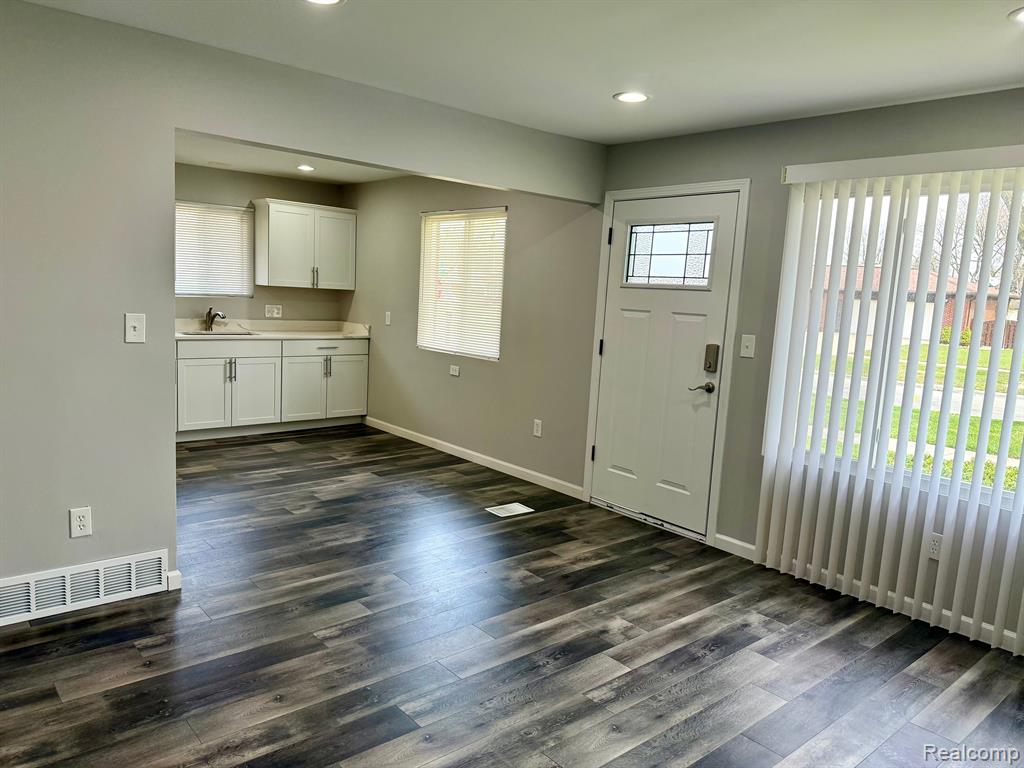 5602 MADISON Street, Dearborn Heights, MI 48125 — Photo 14