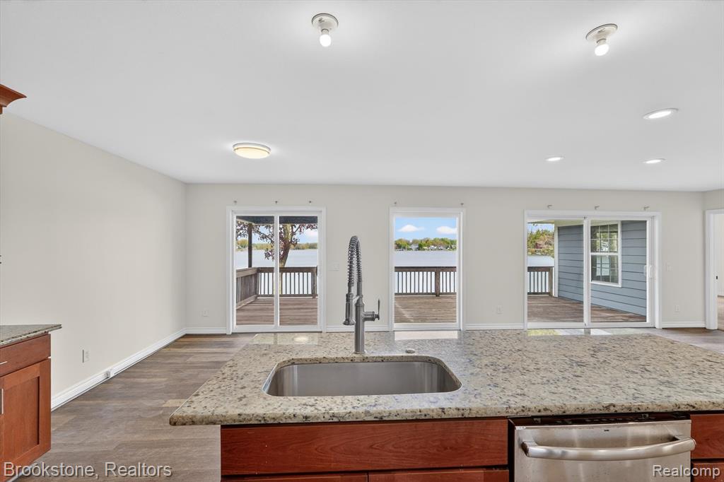 3695 Lotus Drive, Waterford, MI 48329 — Photo 14