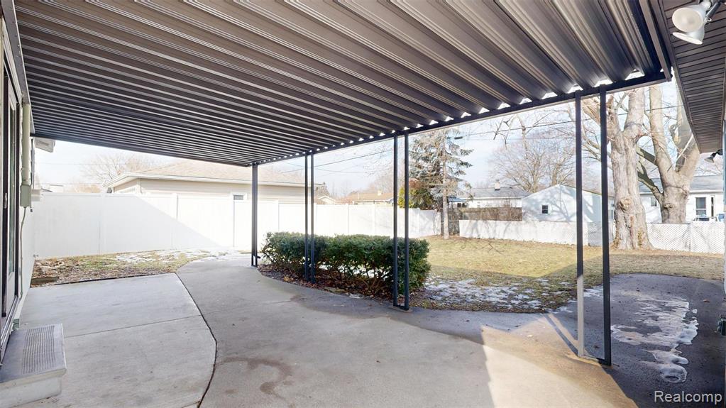 904 Oakview Drive, Saginaw, MI 48604 — Photo 8