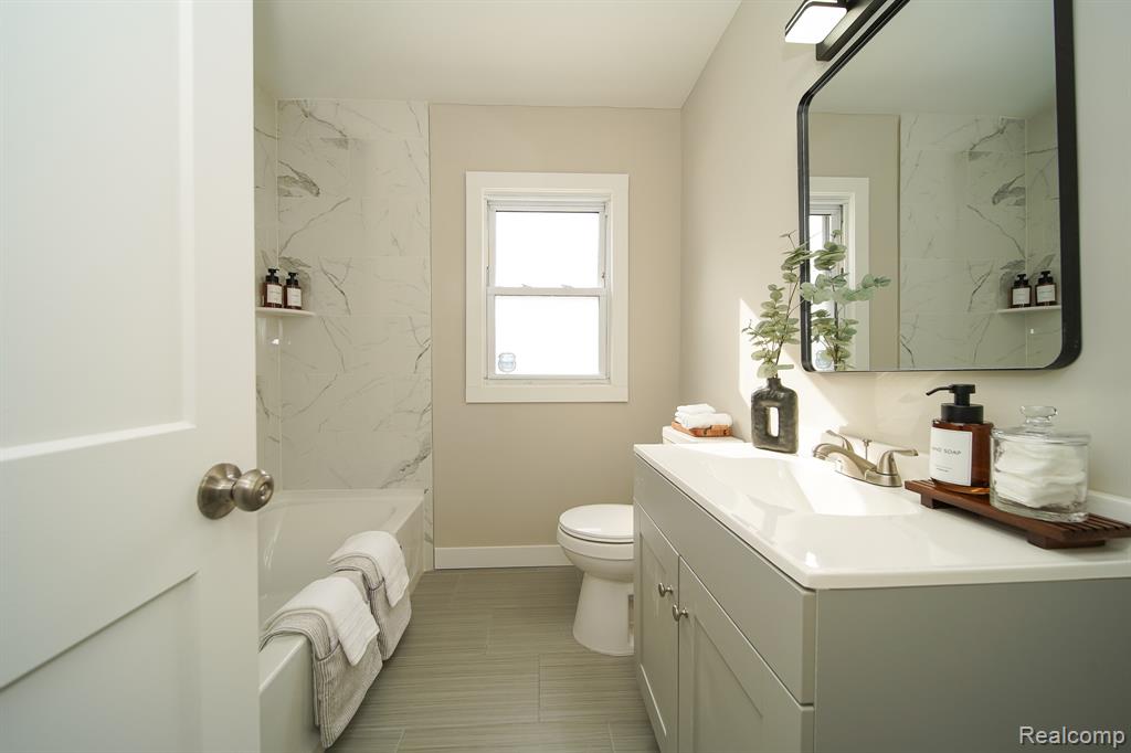 19348 Woodcrest Street, Harper Woods, MI 48225 — Photo 35