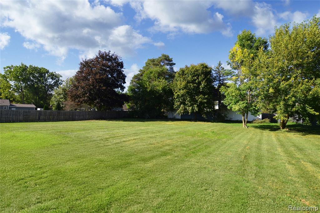 5187 Lippincott Boulevard, Burton, MI 48519 — Photo 17