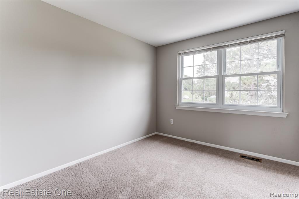 42500 LAKE SUCCESS Drive, Northville, MI 48167 — Photo 15