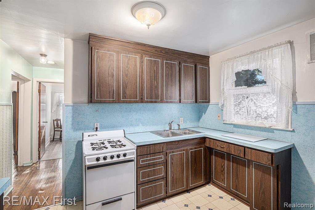 703 Trumbull Street, St. Clair, MI 48079 — Photo 6