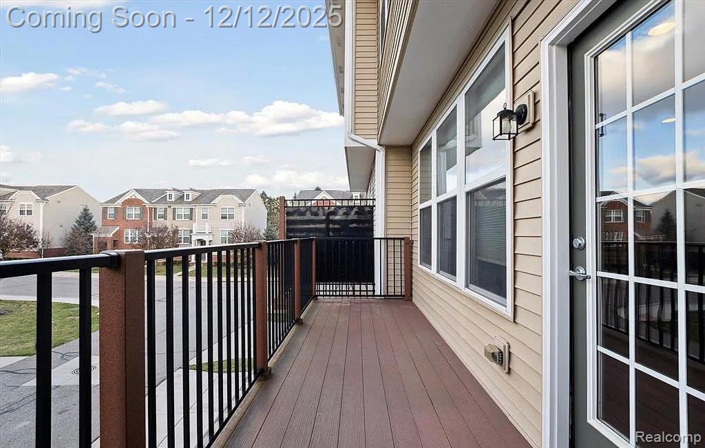 27846 Hopkins Drive, Novi, MI 48377 — Photo 29