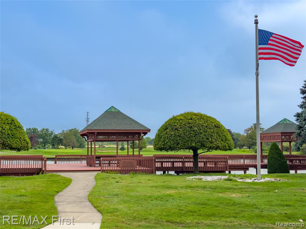 915 Country Club Drive, 32, Saint Clair Shores, MI 48082 — Photo 34