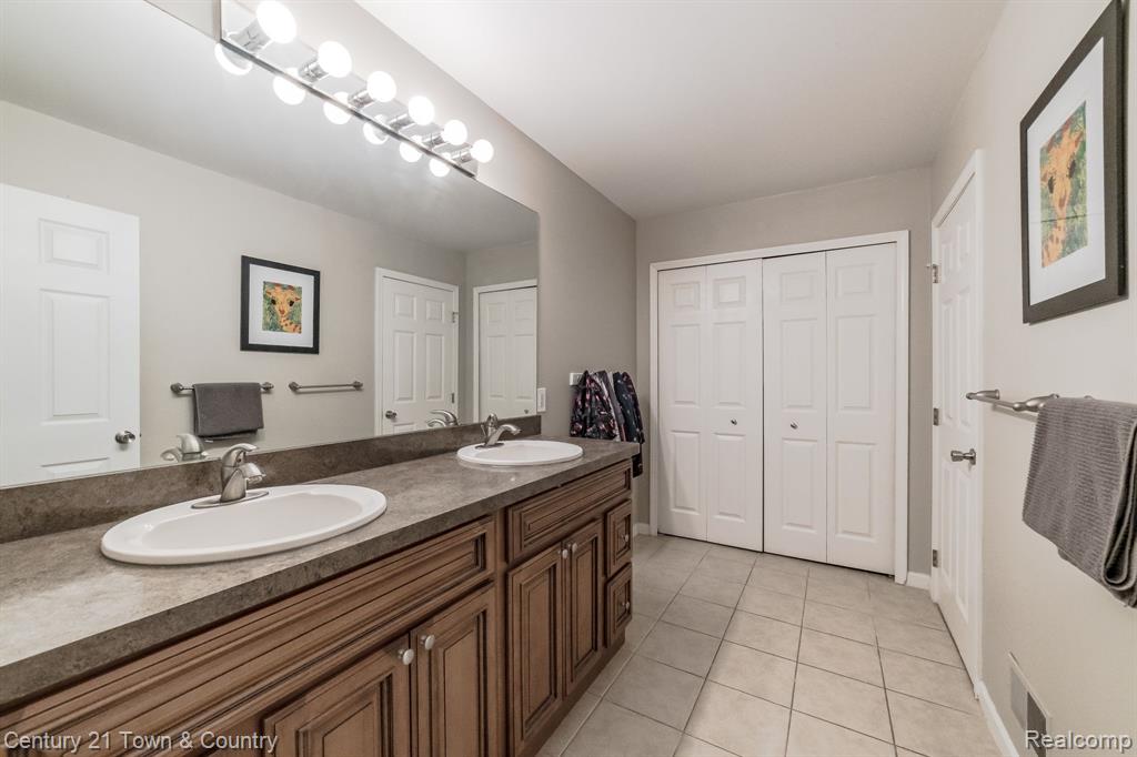 914 SHREWSBURY Drive, Clarkston, MI 48348 — Photo 35