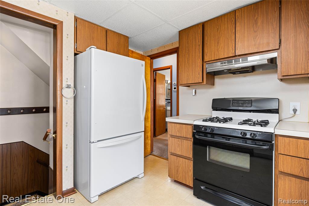 20688 Fleetwood Drive, Harper Woods, MI 48225 — Photo 16