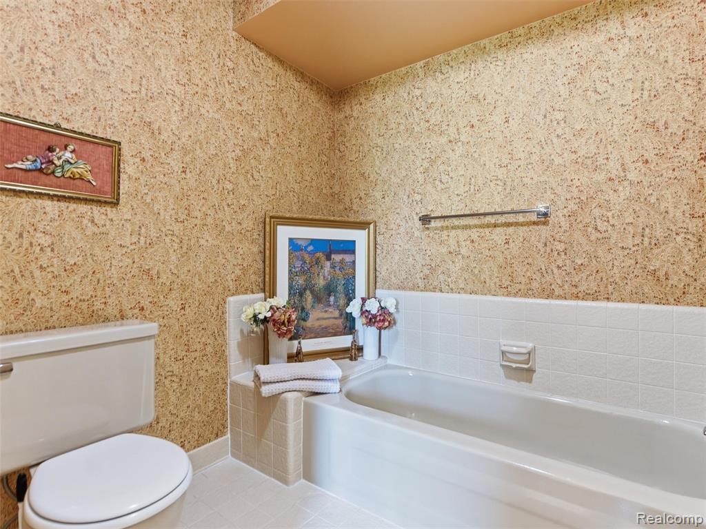 4261 Wabeek Lake Drive S, Bloomfield Hills, MI 48302 — Photo 25