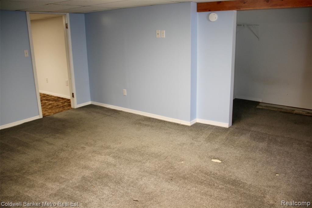 4092 Woodstock Road, Waterford, MI 48328 — Photo 33
