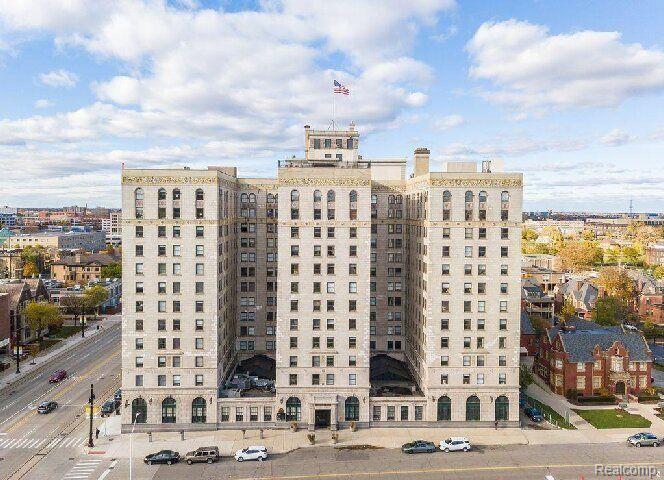 15 E KIRBY Street, 1025, Detroit, MI 48202 — front exterior