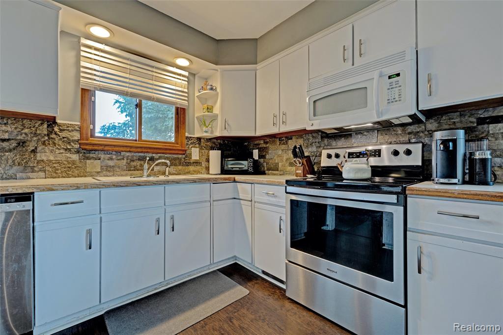 41429 Greenbriar Lane, Plymouth, MI 48170 — Photo 13