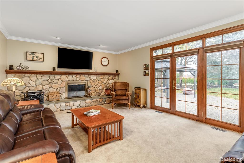 682 Heritage Lane S, Rochester Hills, MI 48309 — Photo 18