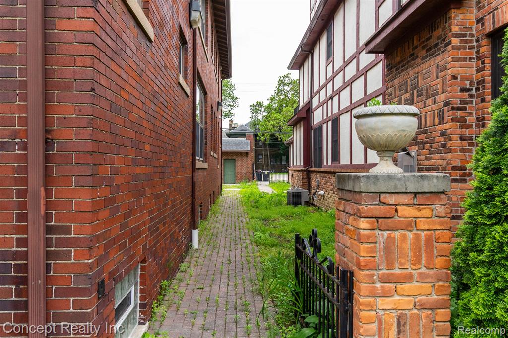 440 E FERRY Street, Detroit, MI 48202 — Photo 38