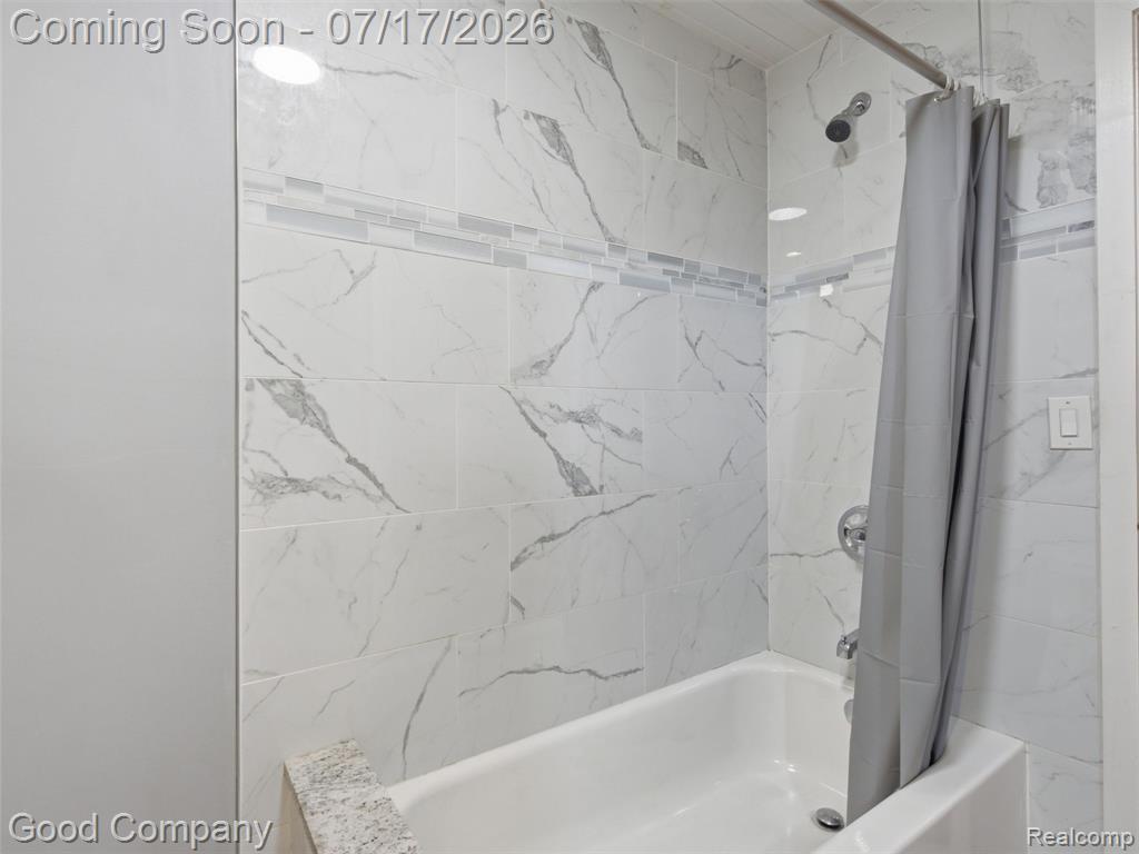 4030 Manitoba Street, Auburn Hills, MI 48326 — Photo 18