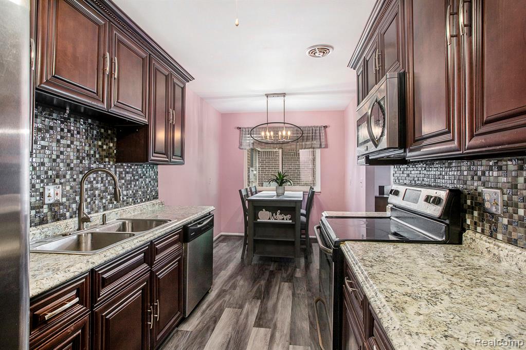 29761 Farmbrook Villa Lane, Southfield, MI 48034 — Photo 9
