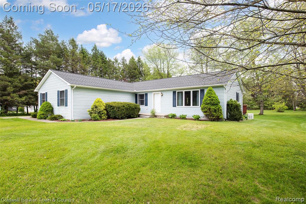 2154 Kingston Drive, Pinckney, MI 48169 — front exterior