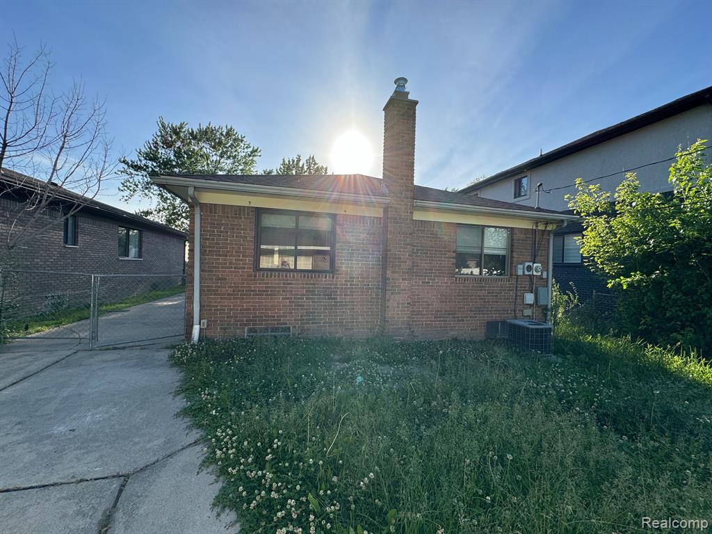 6030 WHITEFIELD Street, Dearborn Heights, MI 48127 — Photo 2