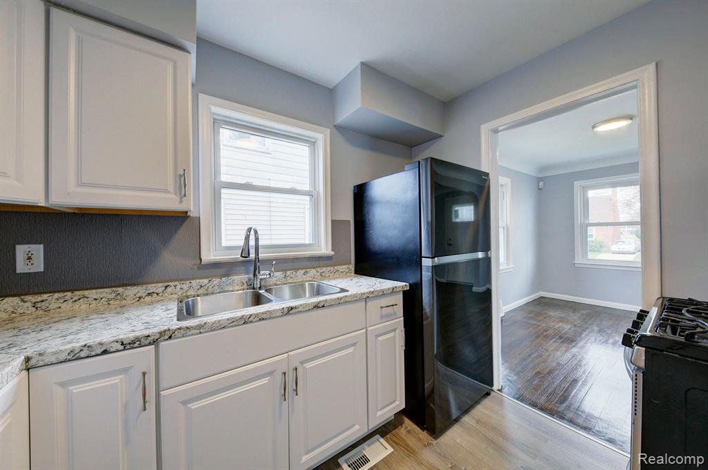 21425 MITCHELLDALE Avenue, Ferndale, MI 48220 — Photo 6