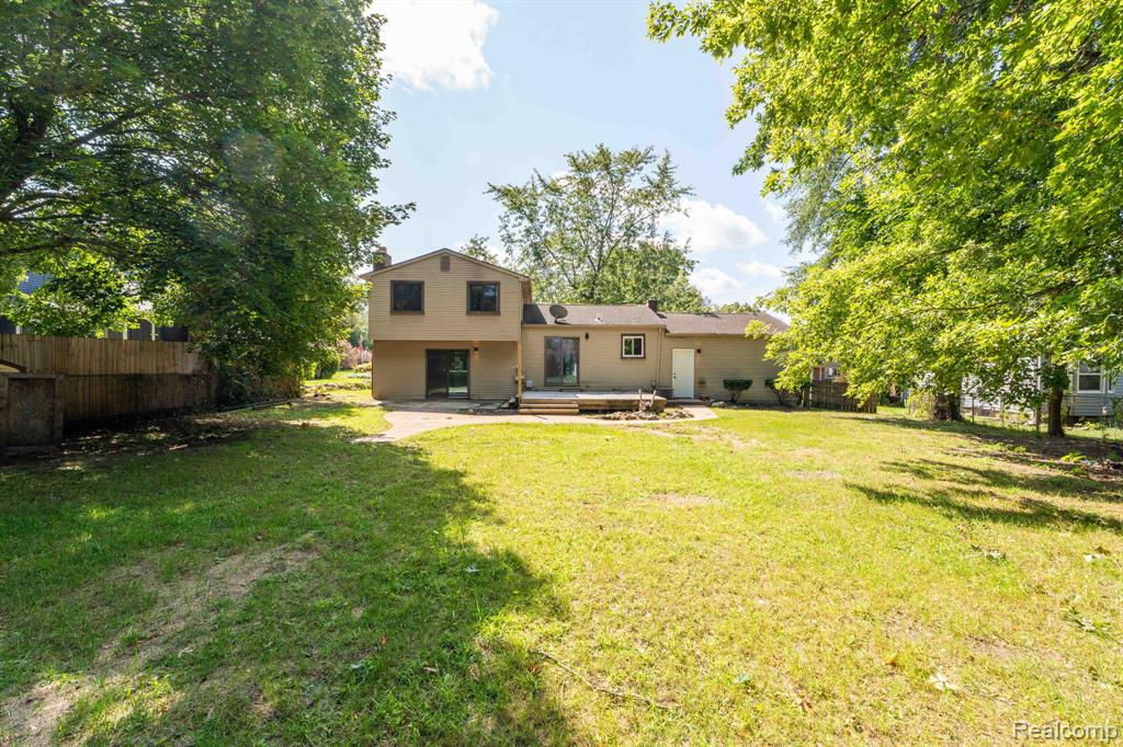 8962 Glasgow Drive, White Lake, MI — Photo 45